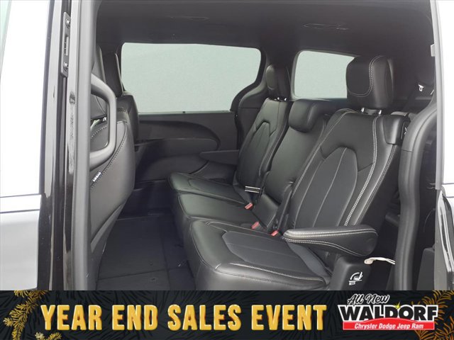 New 2026 Chrysler Pacifica Select image 10