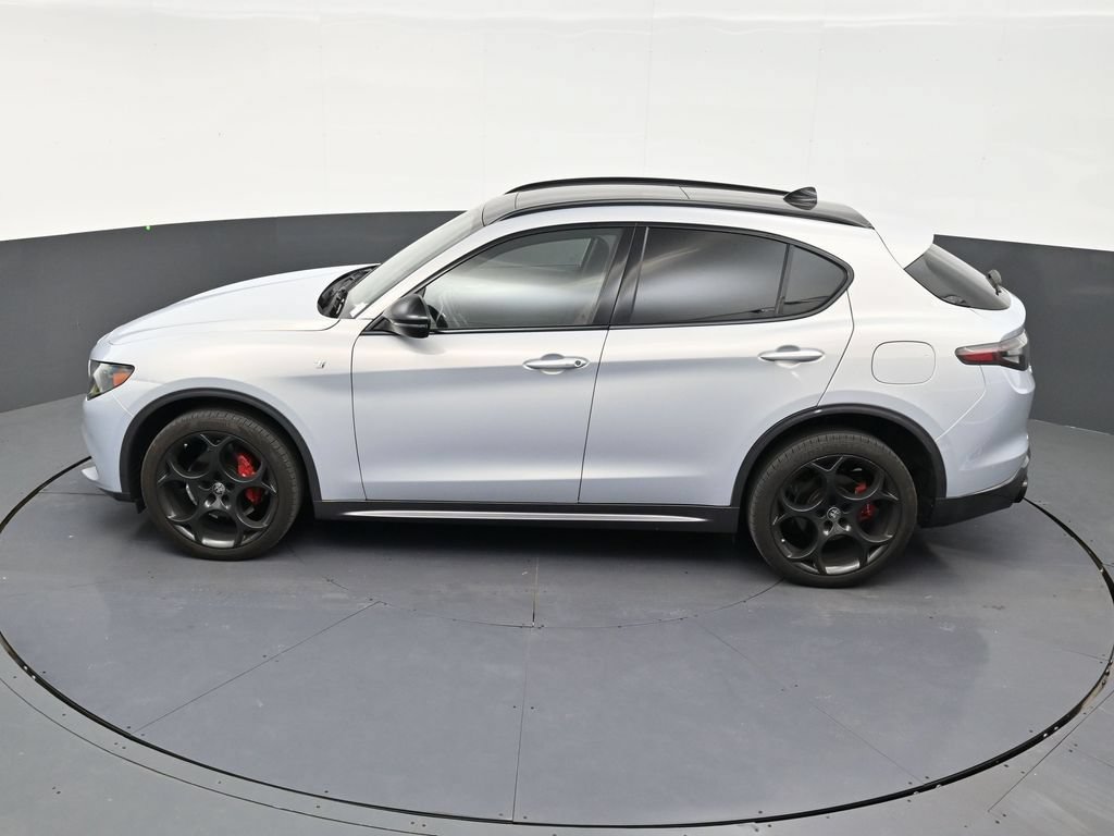 Used 2024 Alfa Romeo Stelvio Ti w/ Performance Driving Package AWD/4WD image 13