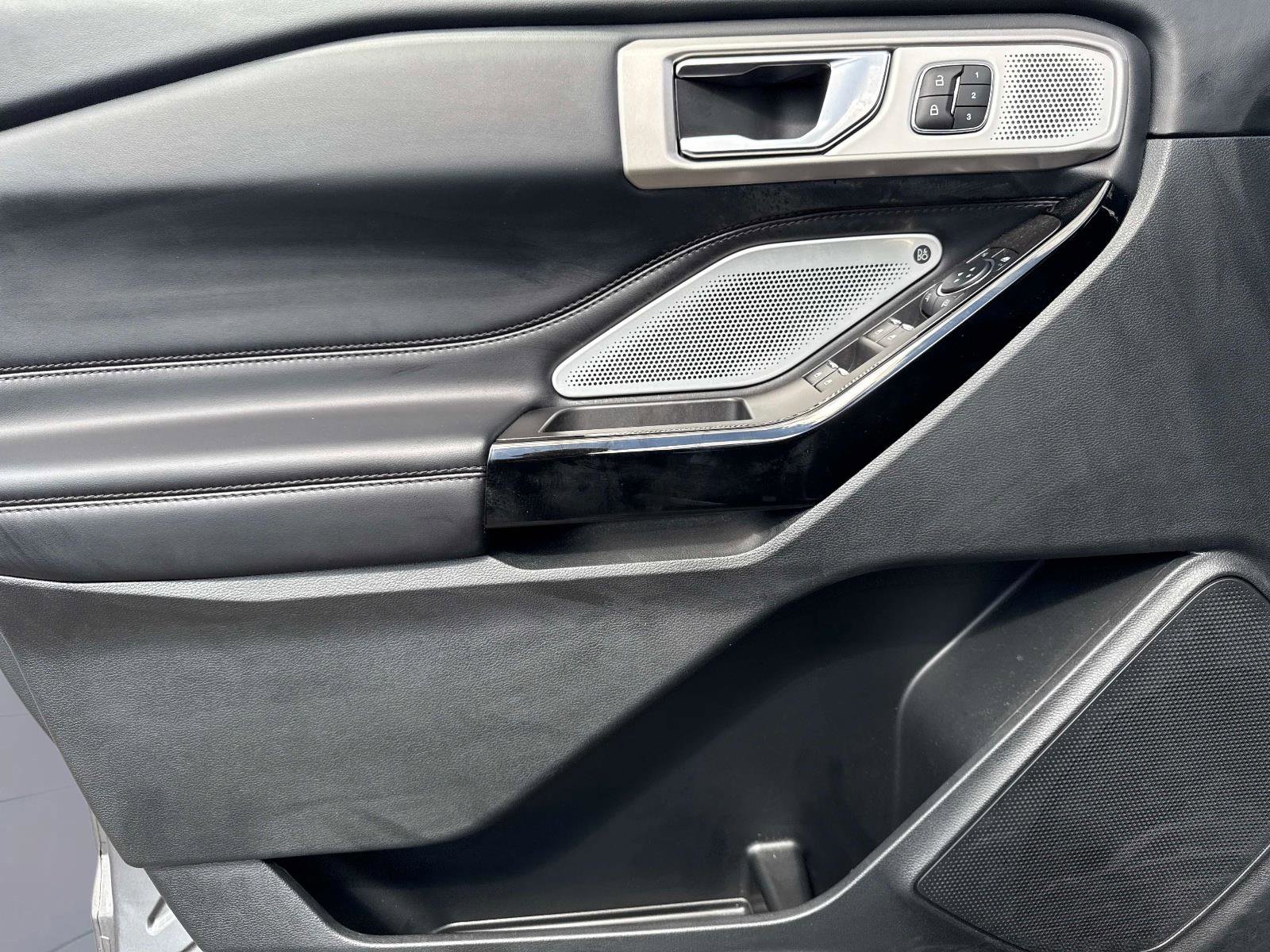 Used 2023 Ford Explorer Platinum w/ Technology Package image 21