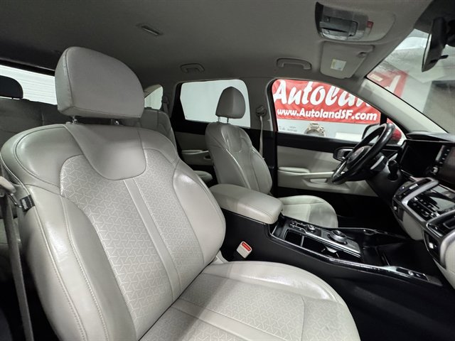 Used 2022 Kia Sorento S image 11