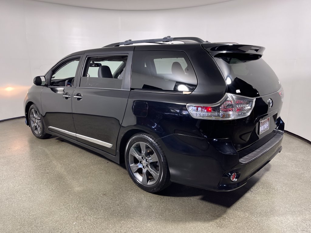 Used 2016 Toyota Sienna SE Premium FWD image 5