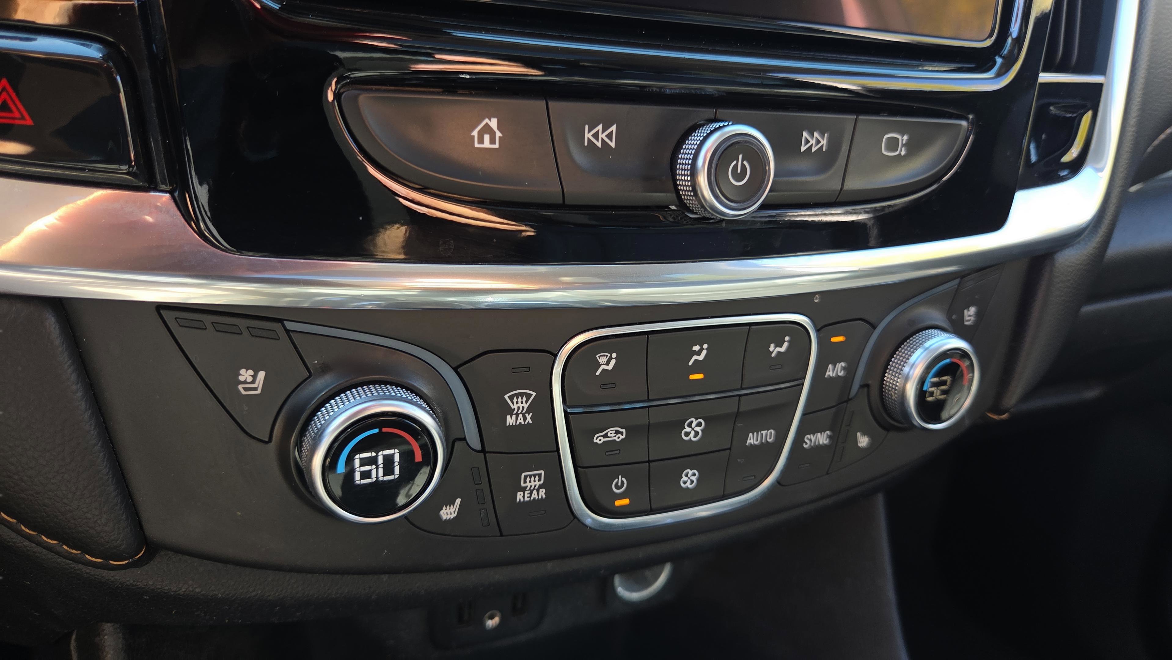 Used 2018 Chevrolet Traverse Premier image 31