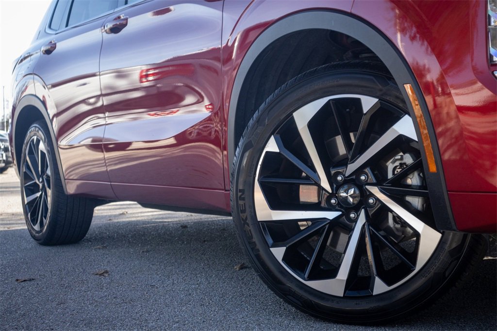 Used 2024 Mitsubishi Outlander SEL image 2