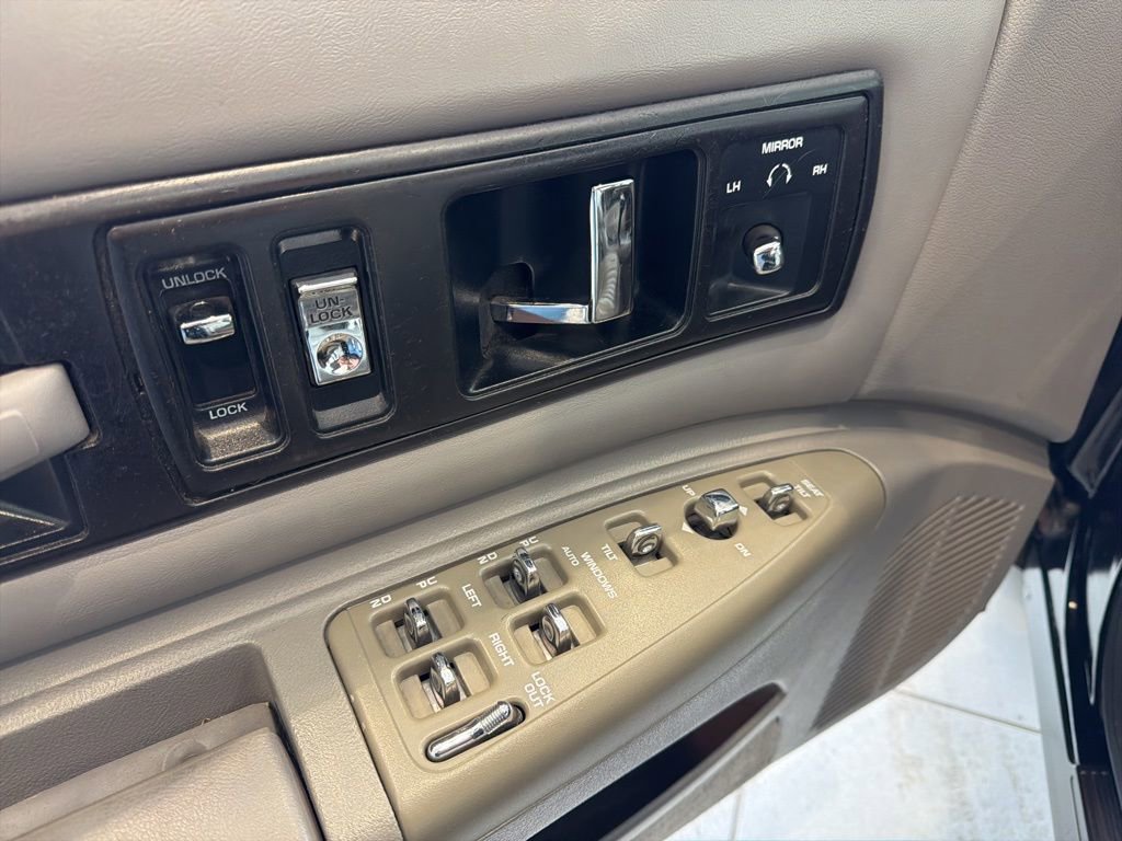 Used 1996 Chevrolet Impala SS RWD image 9