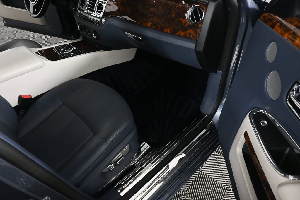 Used 2010 Rolls-Royce Ghost image 21