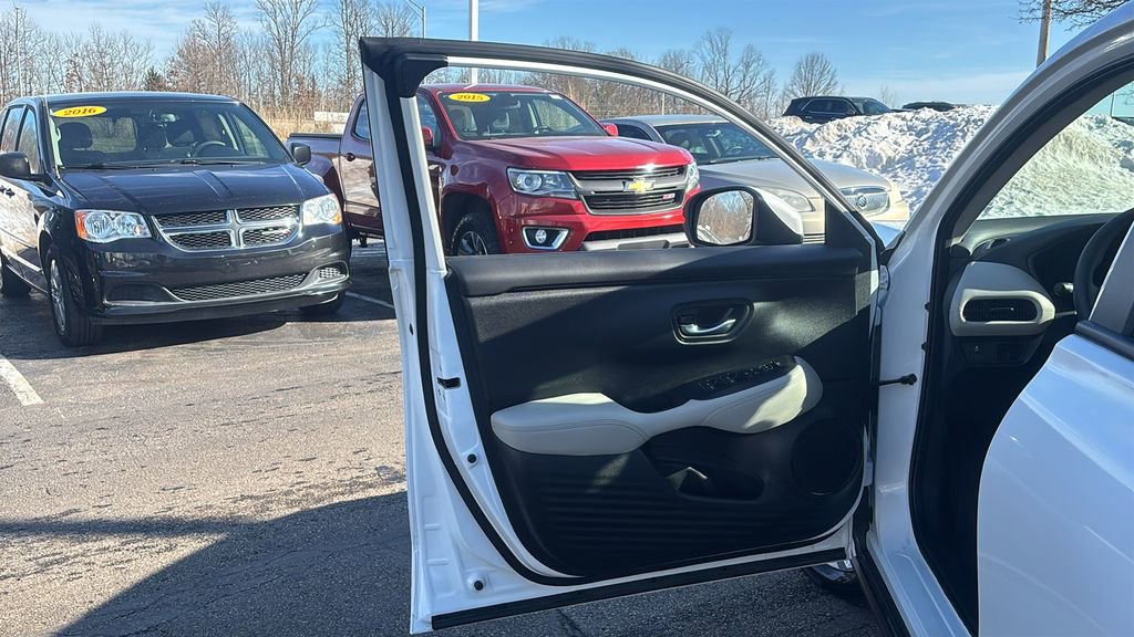 Used 2025 Honda HR-V LX image 11