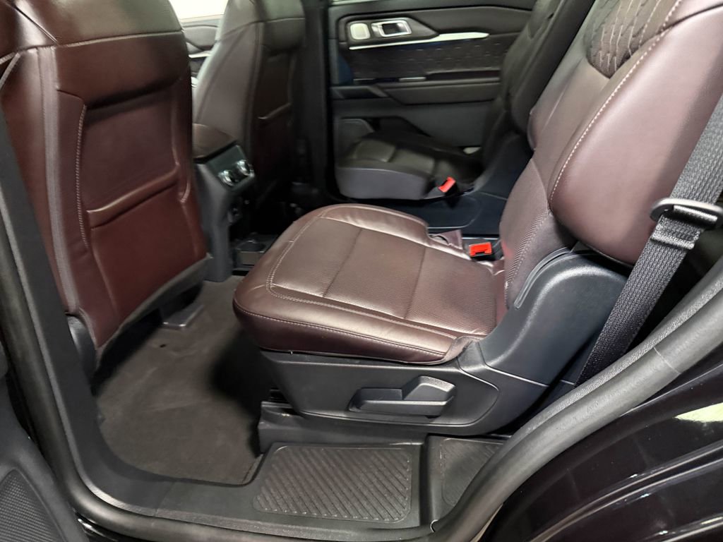 Used 2025 Ford Explorer Platinum w/ LUX Leather Package AWD/4WD image 47