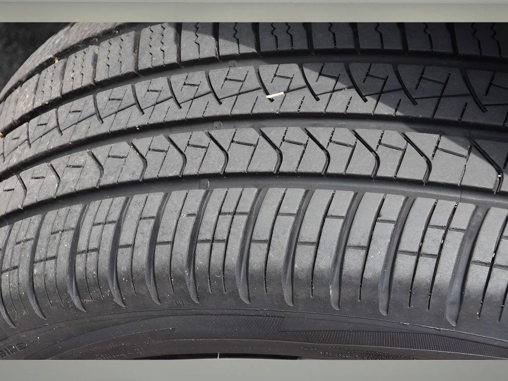 Certified 2025 Volvo XC60 B5 Ultra w/ Protection Package Premier image 9