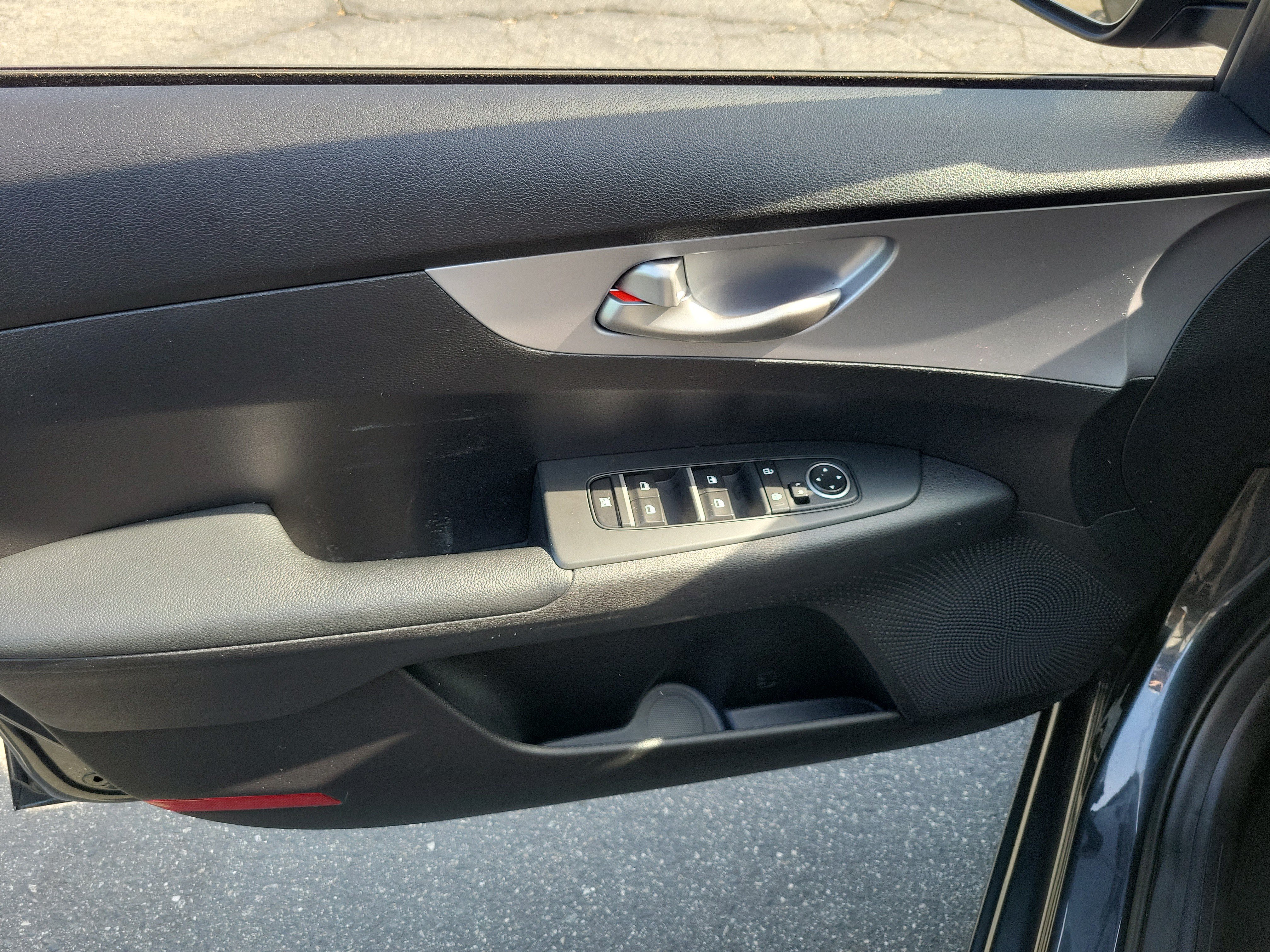 Used 2022 Kia Forte LXS FWD image 10