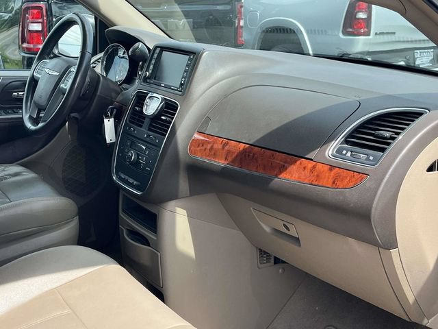 Used 2014 Chrysler Town & Country Touring FWD image 25
