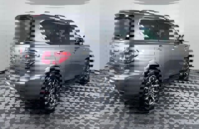 Used 2017 Nissan Armada SL w/ Moonroof Package image 8