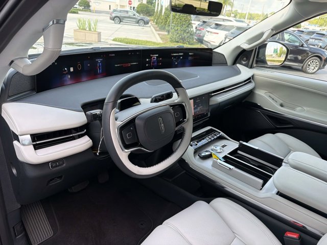 New 2026 Lincoln Navigator Reserve AWD/4WD image 14