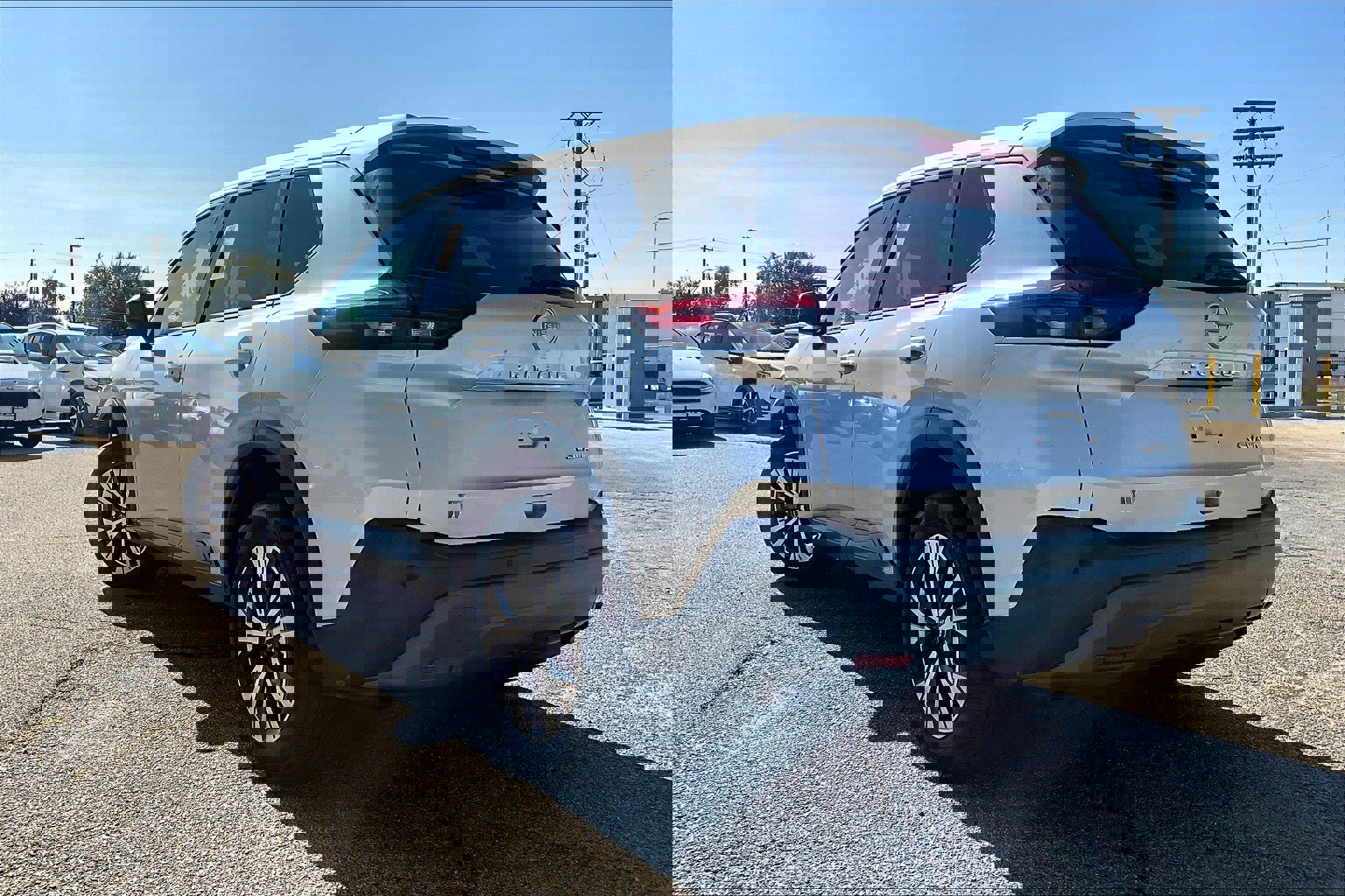 Used 2022 Nissan Rogue SV image 5