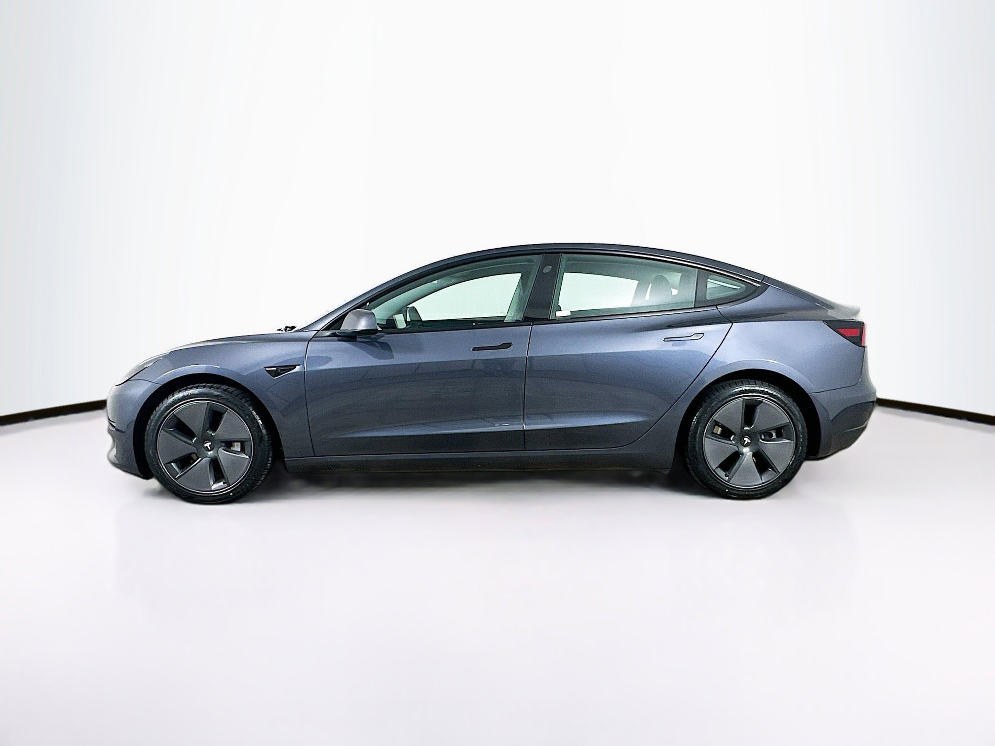 Used 2023 Tesla Model 3 Standard Range image 4