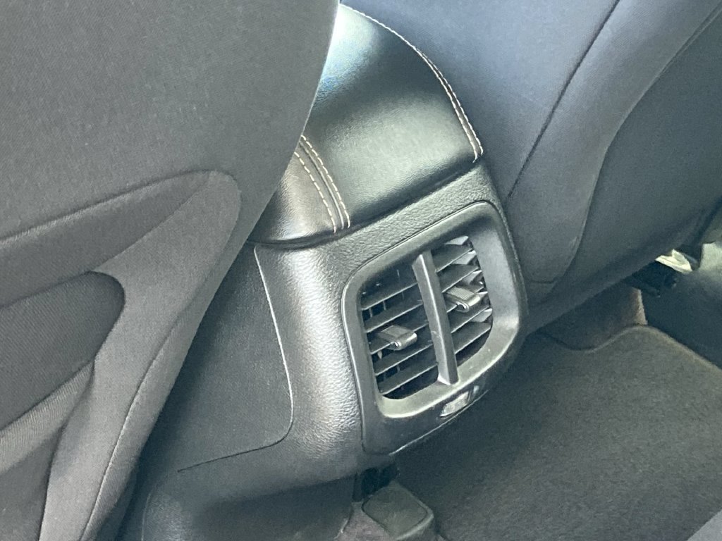 Used 2018 Jeep Cherokee Latitude w/ Safety Group FWD image 16