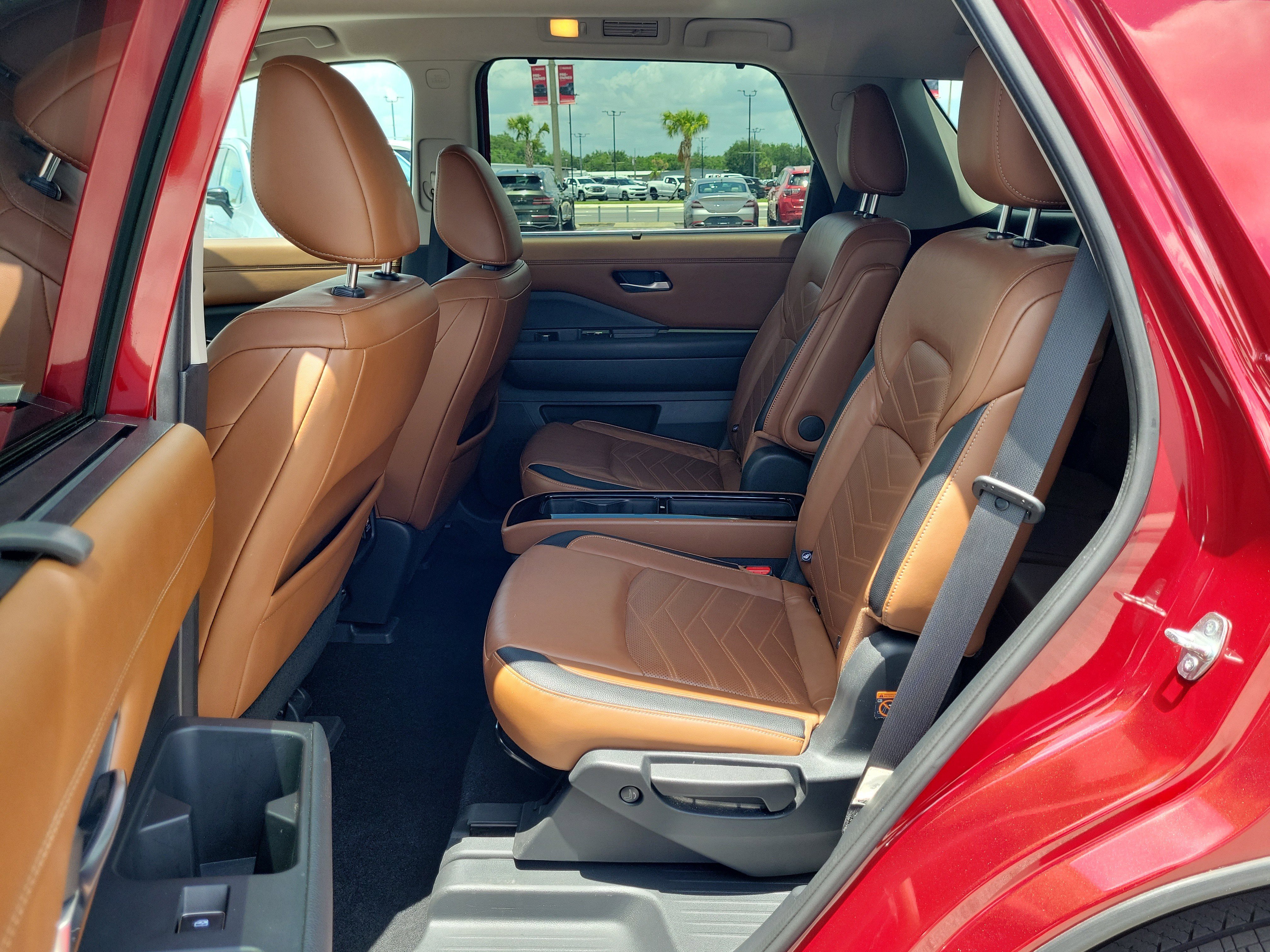 Certified 2022 Nissan Pathfinder Platinum w/ Cargo Package FWD image 15