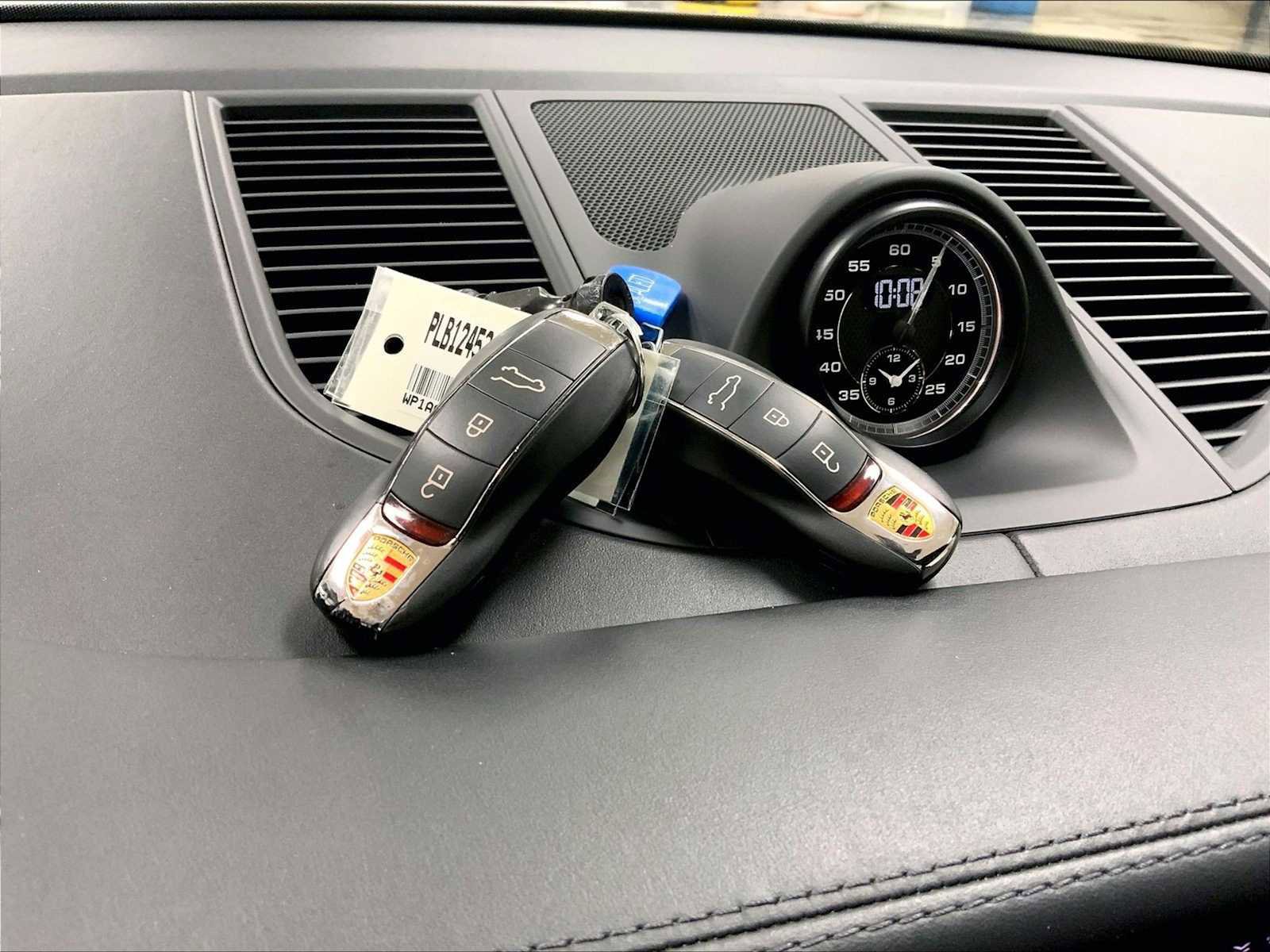 Certified 2023 Porsche Macan Turbo image 21