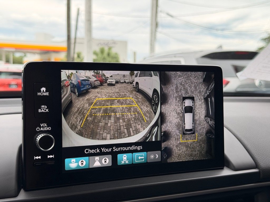 Used 2025 Honda Pilot Black Edition image 17