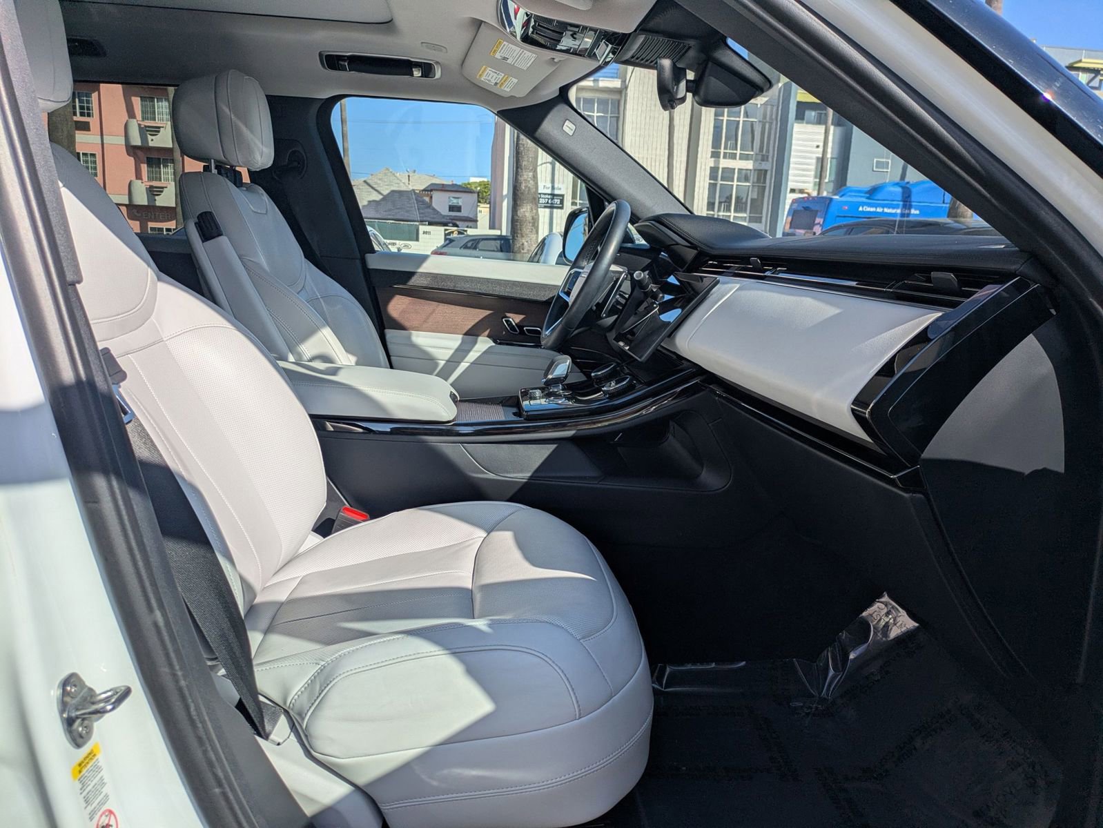 Used 2023 Land Rover Range Rover Sport SE AWD/4WD image 29