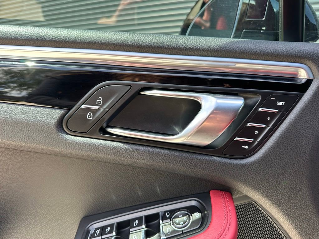 Certified 2023 Porsche Macan AWD/4WD image 20