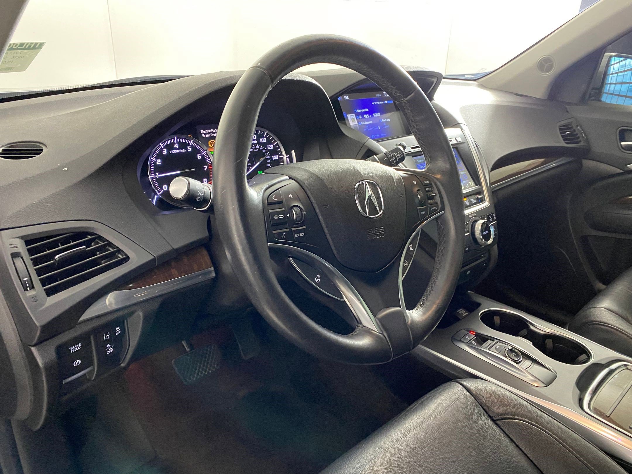 Used 2017 Acura MDX w/ Technology & Entertainment image 4