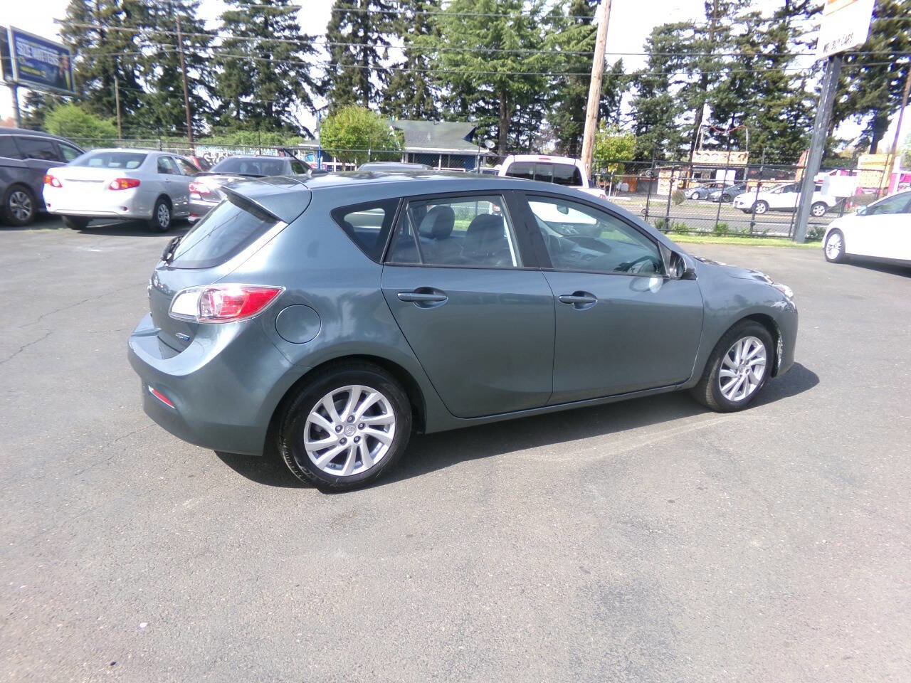 Used 2012 MAZDA MAZDA3 i Grand Touring w/ Tech Pkg FWD image 2