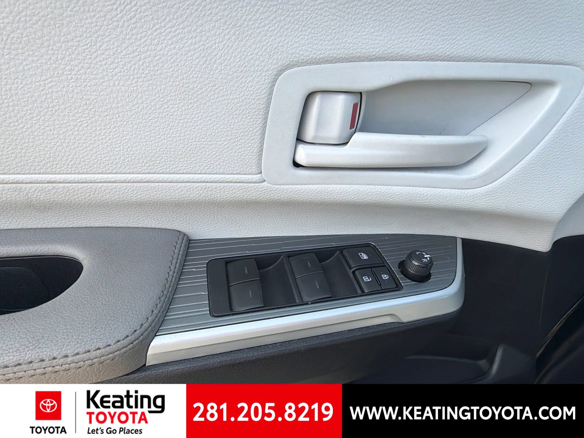 Certified 2025 Toyota Sienna LE FWD image 14