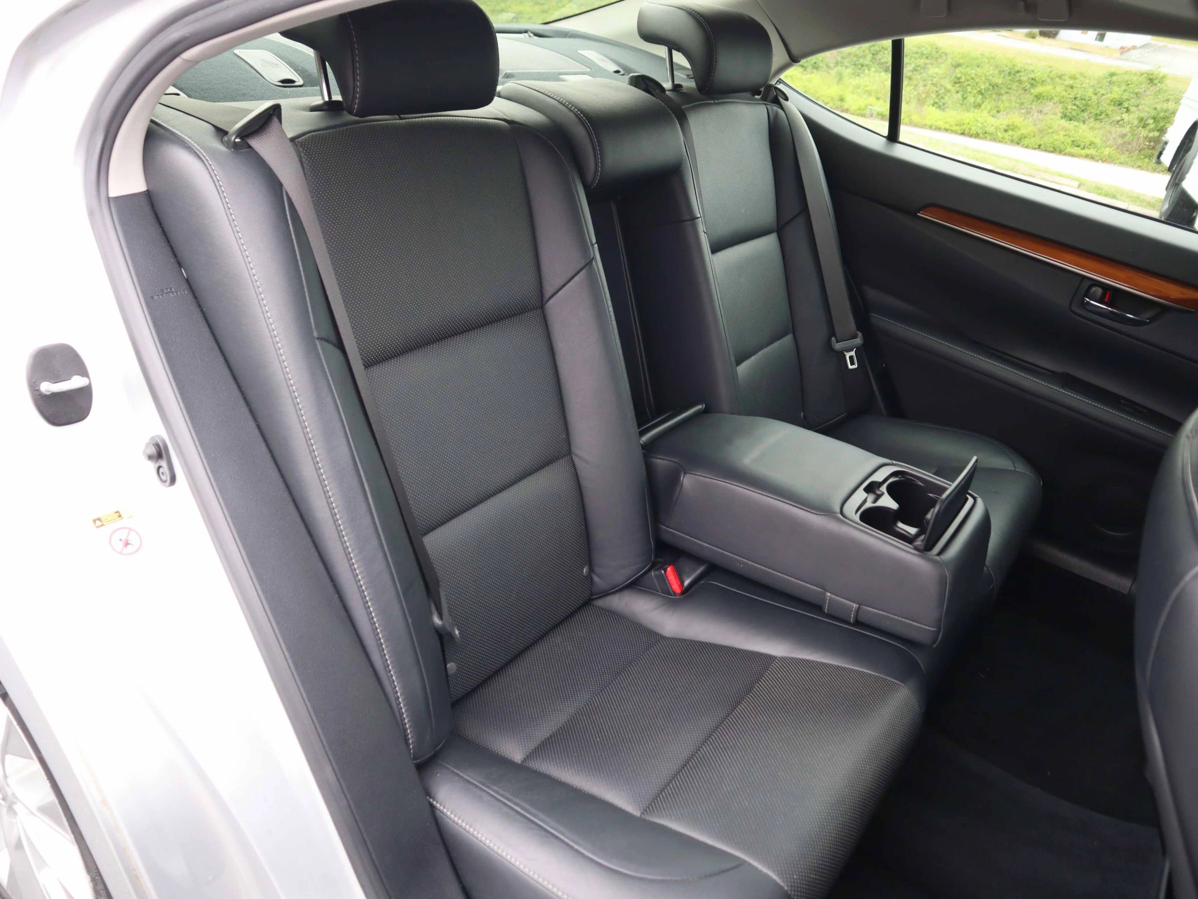 Used 2013 Lexus ES 300h w/ Luxury Pkg FWD image 4