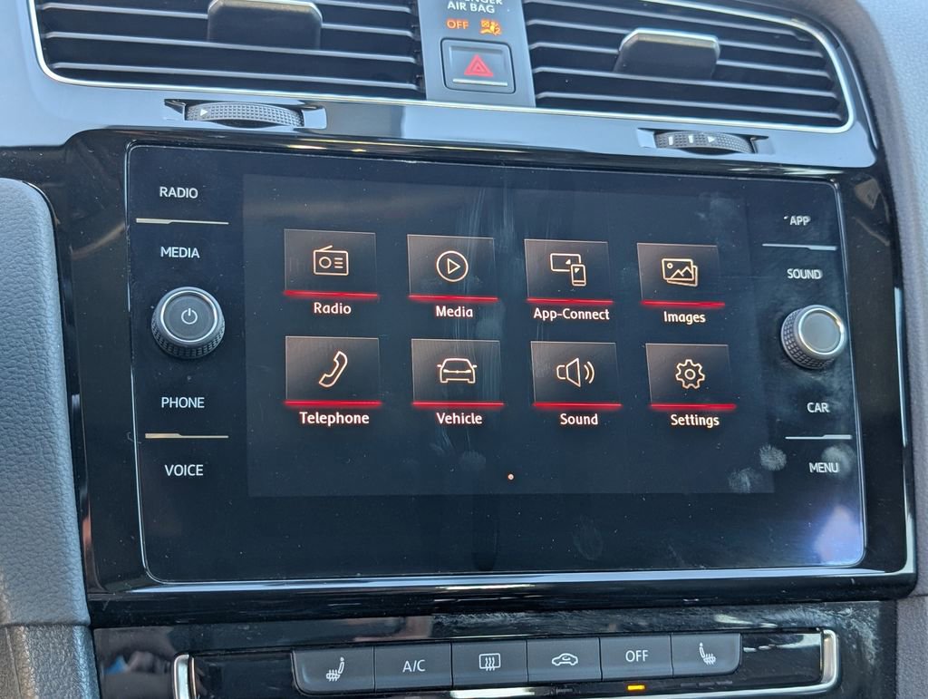 Used 2018 Volkswagen GTI SE image 22