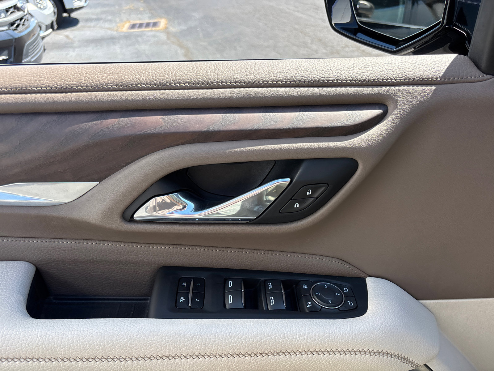 Used 2021 GMC Yukon Denali w/ Denali Premium Package image 12