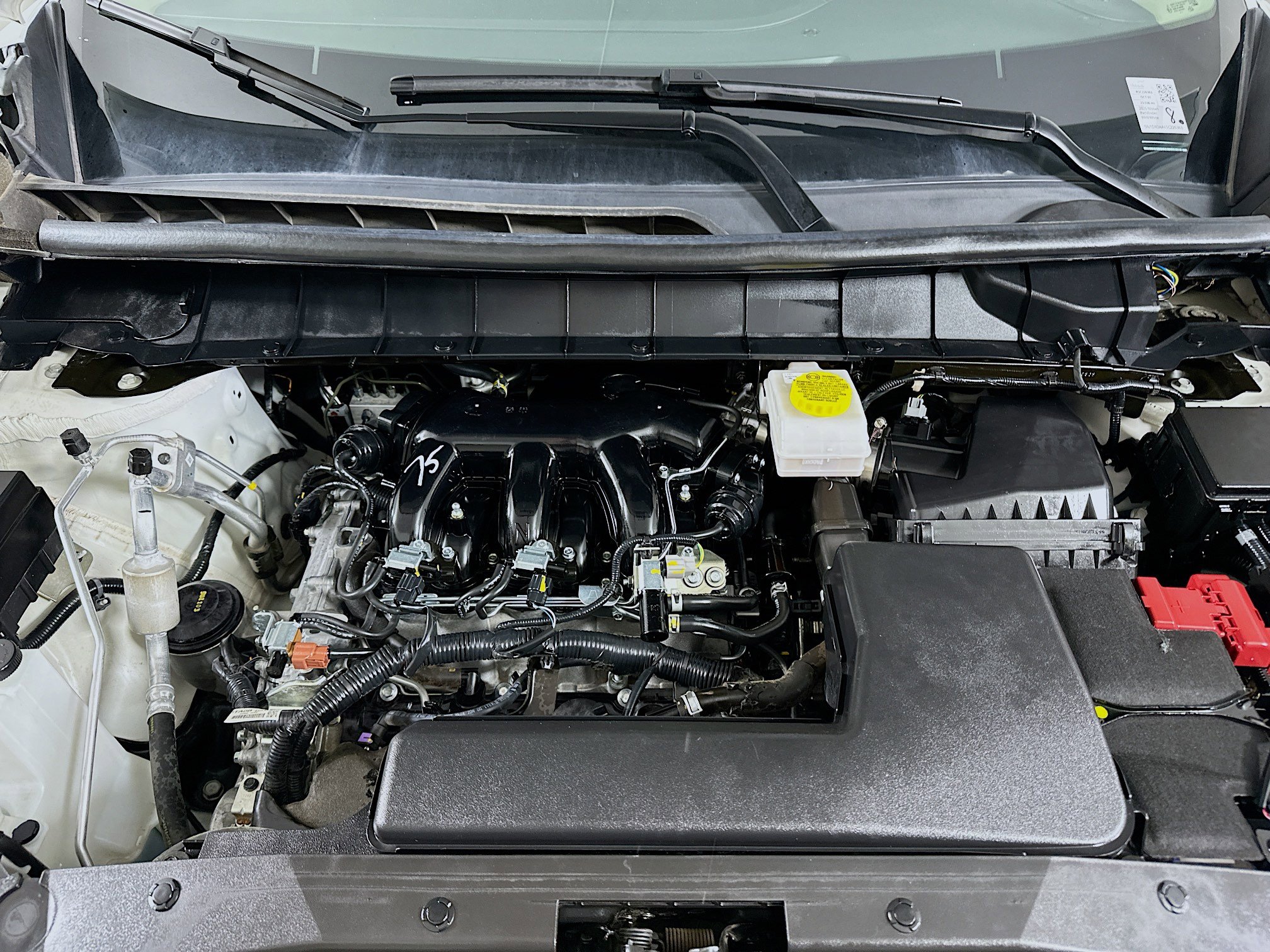 Used 2025 Nissan Pathfinder S image 33