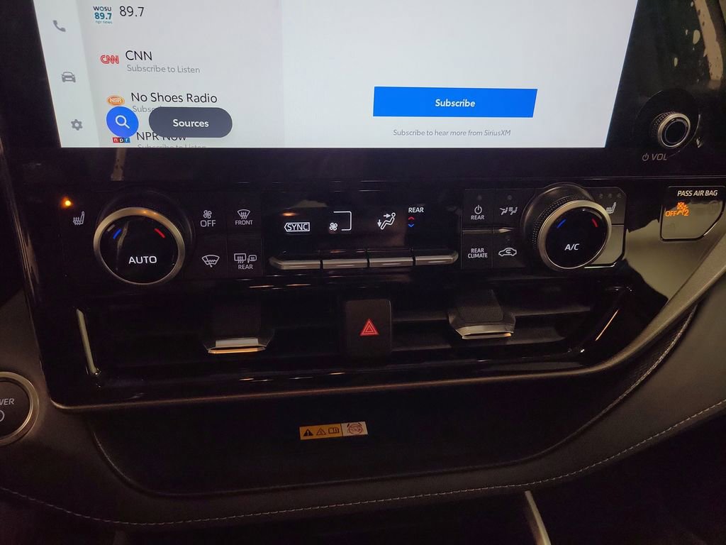 Used 2025 Toyota Highlander XLE image 17