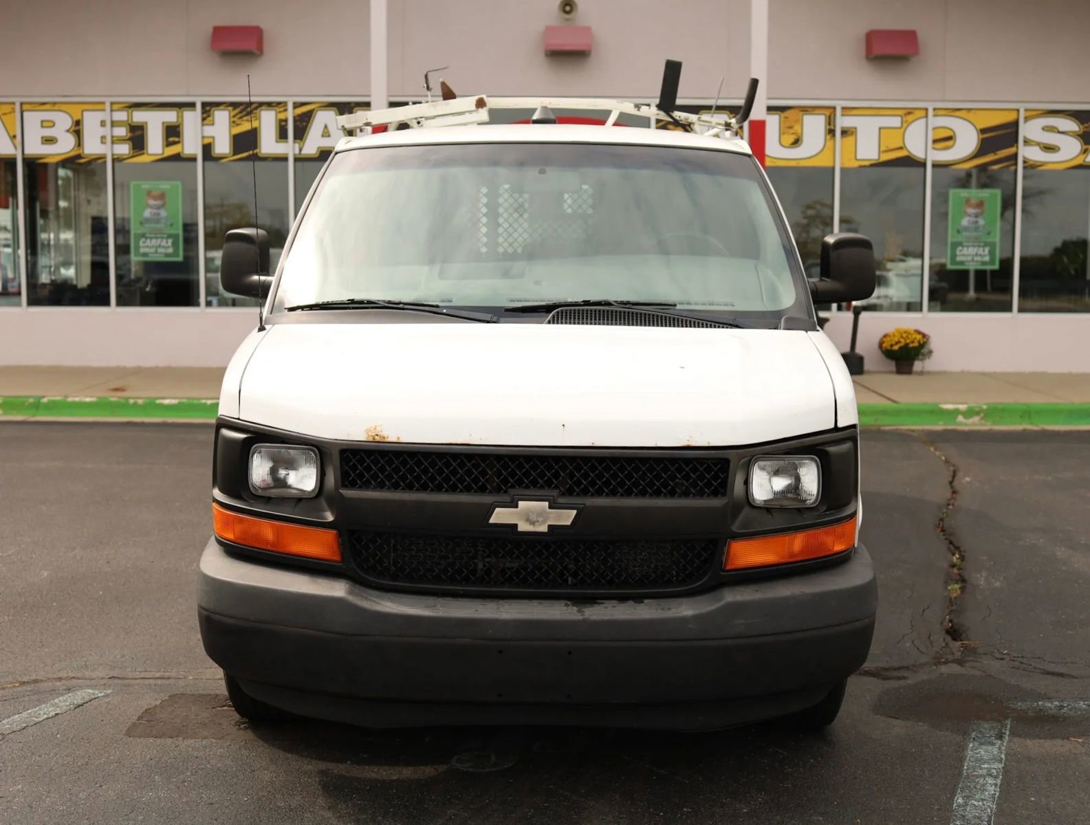 Used 2013 Chevrolet Express 2500 image 2