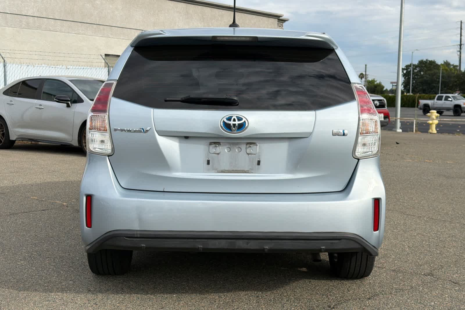 Used 2016 Toyota Prius V Five FWD image 5