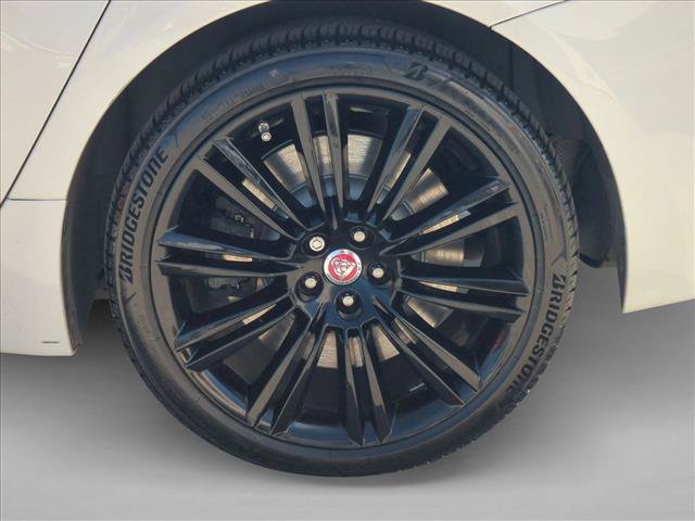Used 2016 Jaguar XJ L Supercharged RWD image 27