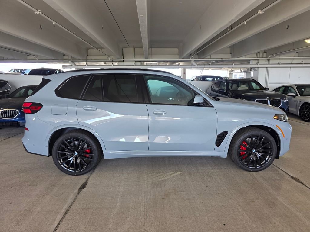 New 2026 BMW X5 sDrive40i w/ M Sport Package RWD image 3