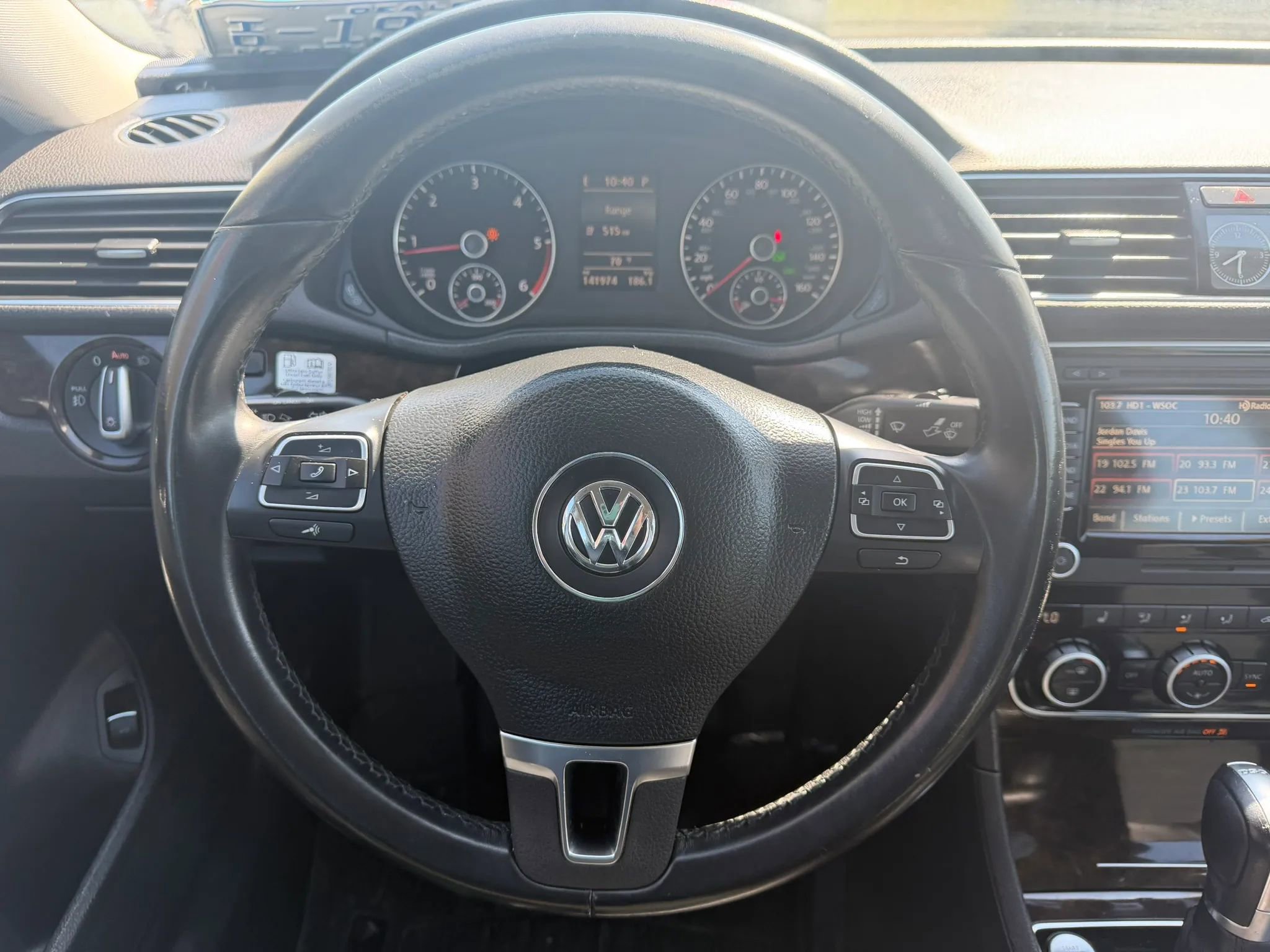 Used 2015 Volkswagen Passat TDI SEL Premium image 18