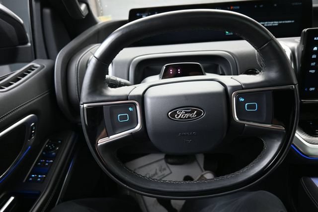 Used 2025 Ford Expedition Platinum w/ Stealth Appearance Package AWD/4WD image 8