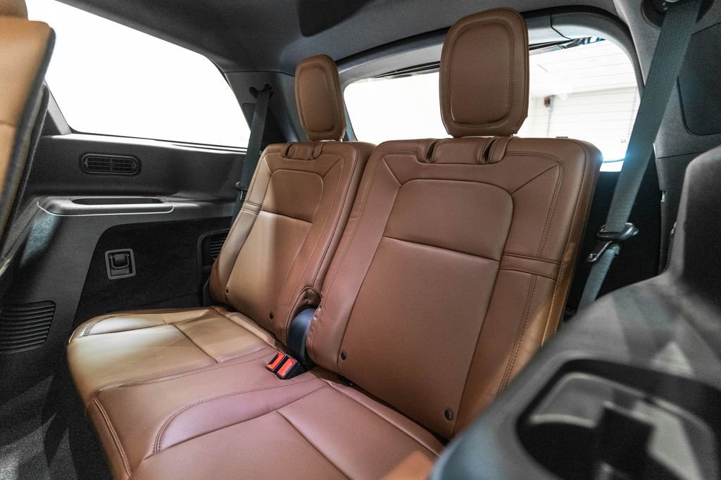 Used 2021 Lincoln Aviator Reserve w/ Equipment Group 202A AWD/4WD image 37