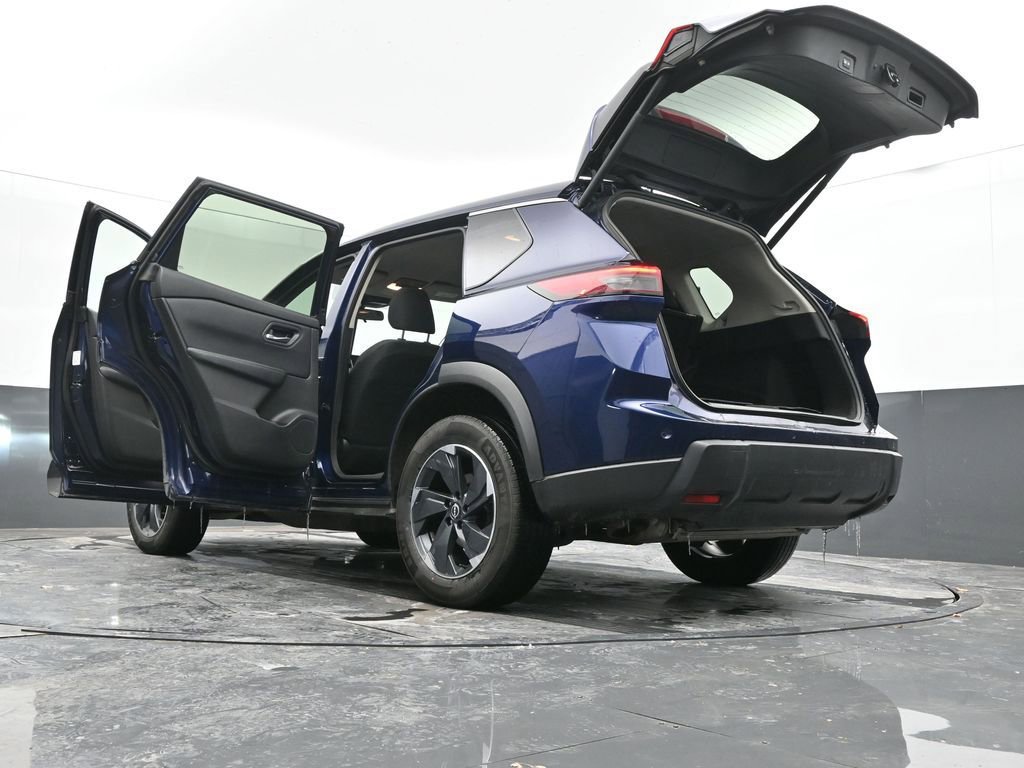 Used 2024 Nissan Rogue SV image 69