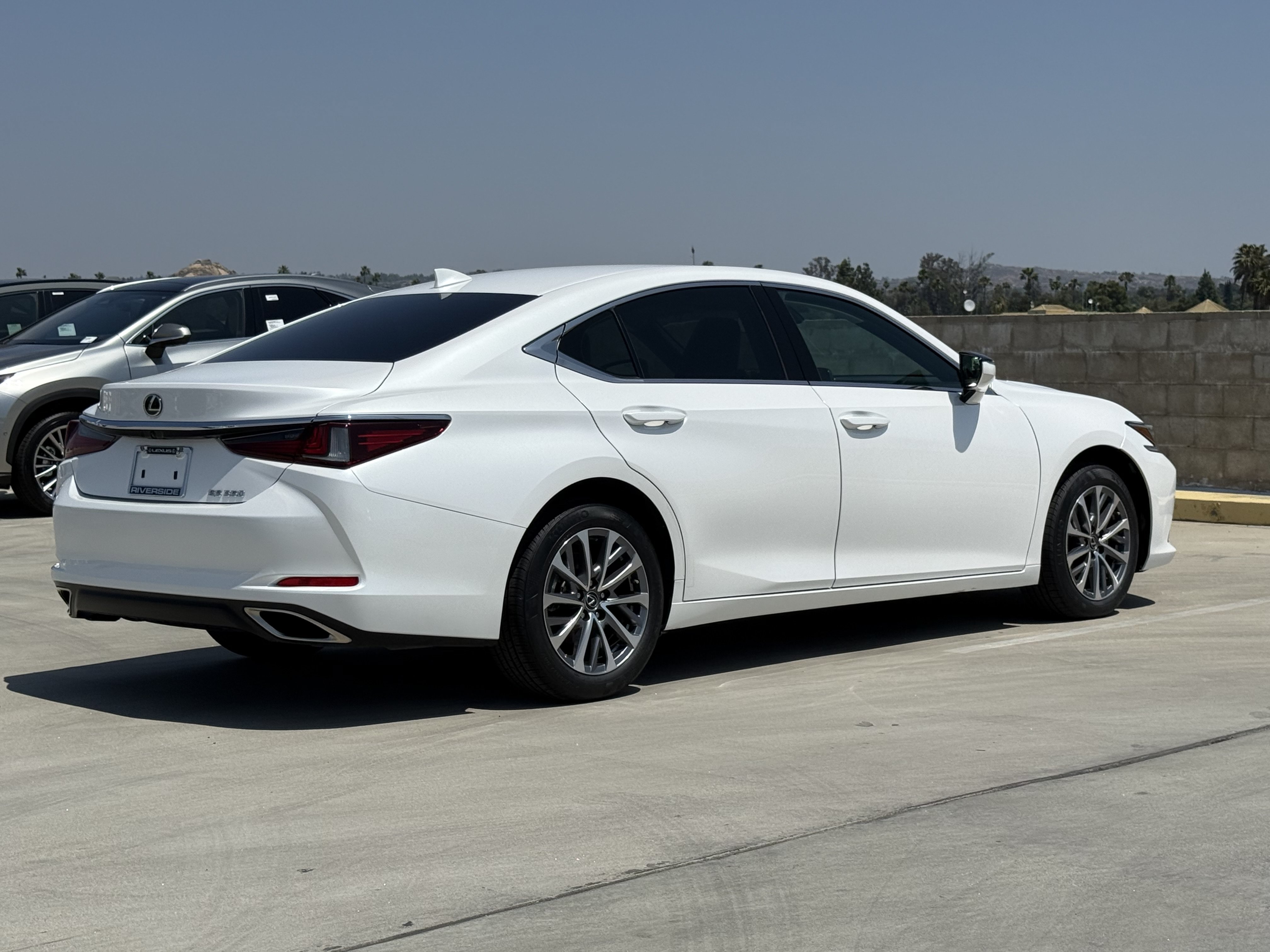 Certified 2024 Lexus ES 350 w/ Accessory Package (Z2) FWD image 11