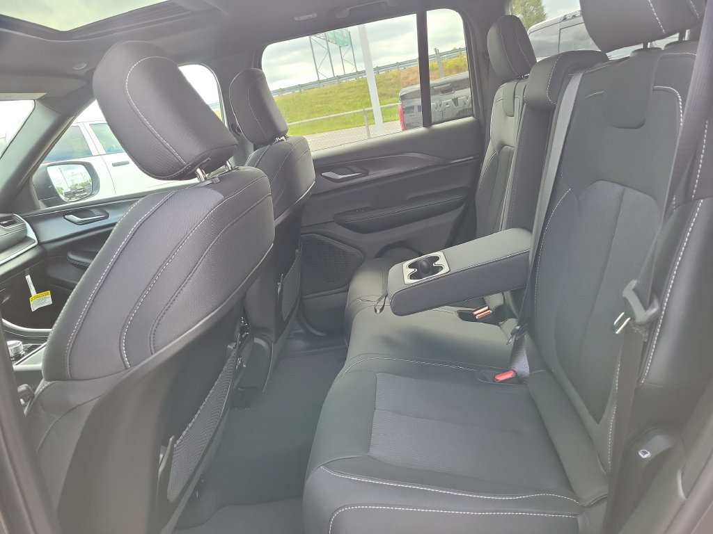 New 2026 Jeep Grand Cherokee Laredo X AWD/4WD image 13