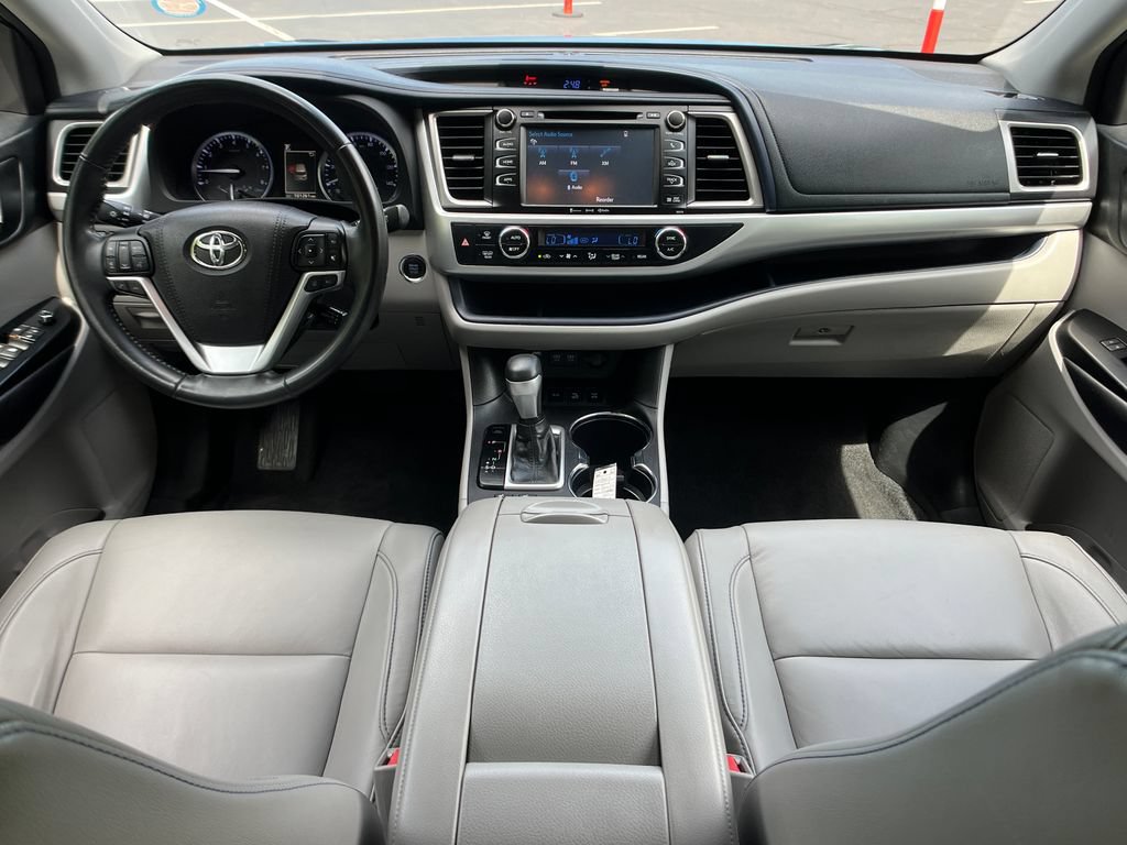 Used 2018 Toyota Highlander XLE AWD/4WD image 13