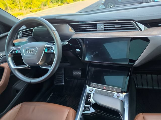 Used 2022 Audi e-tron Premium w/ Towing Package AWD/4WD image 38