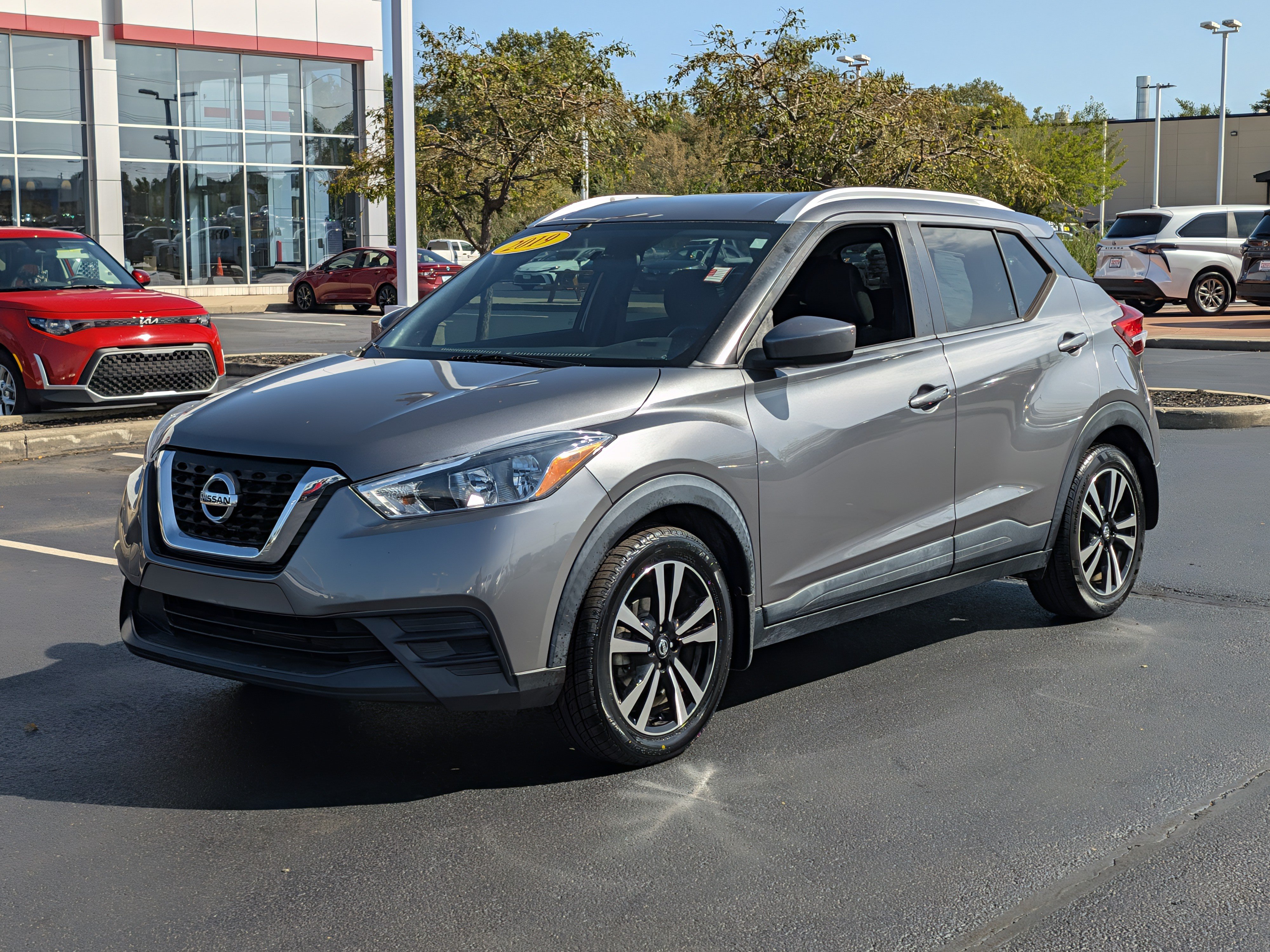 Used 2019 Nissan Kicks SV FWD image 3