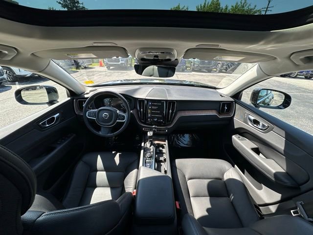 Used 2021 Volvo XC60 T5 Momentum AWD/4WD image 15
