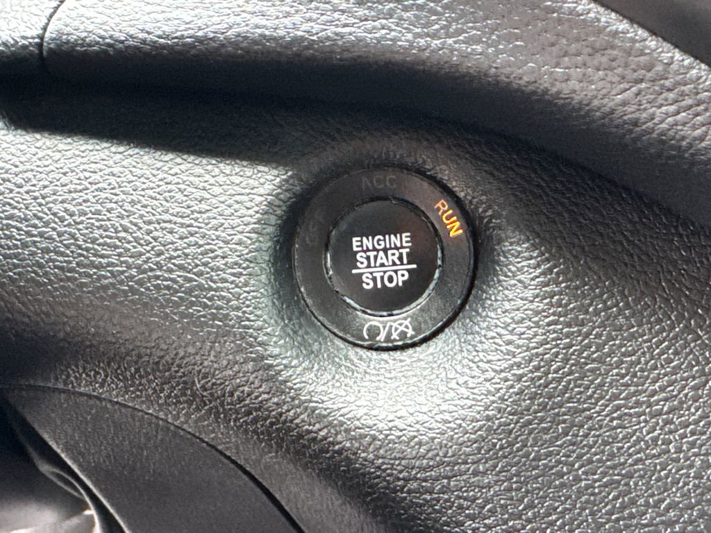 Used 2020 Jeep Cherokee Latitude Plus image 30