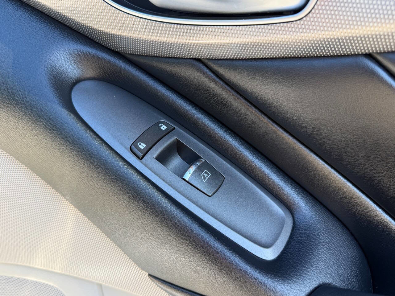 Used 2014 INFINITI Q50 Premium w/ Navigation Package AWD/4WD image 38