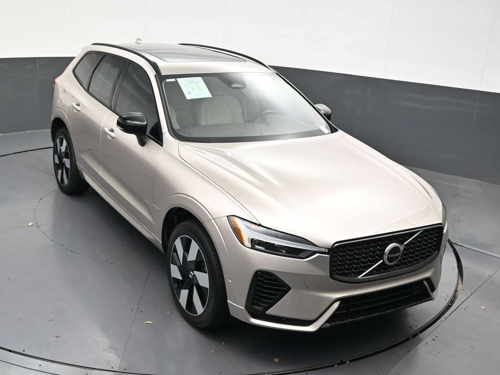 Used 2025 Volvo XC60 T8 Plus w/ Protection Package Premier AWD/4WD image 16