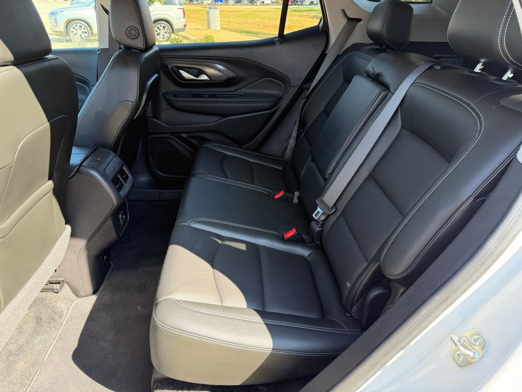 Used 2024 GMC Terrain SLT image 13